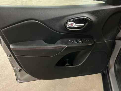 Used 2021 Jeep Cherokee Trailhawk w/ Sun & Sound Group image 12