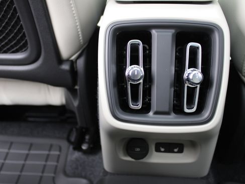 New 2026 Volvo XC40 B5 Ultra w/ Climate Package image 31