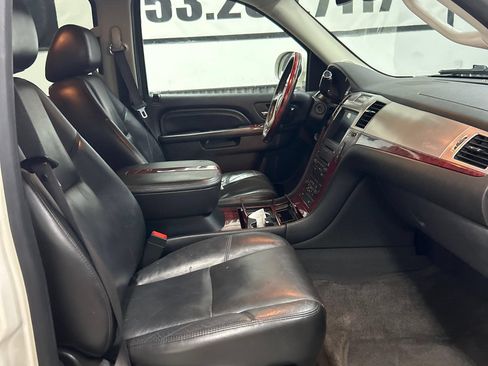 Used 2010 Cadillac Escalade ESV Premium AWD/4WD image 17