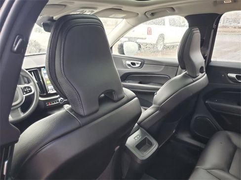 Used 2025 Volvo XC60 B5 Plus image 29