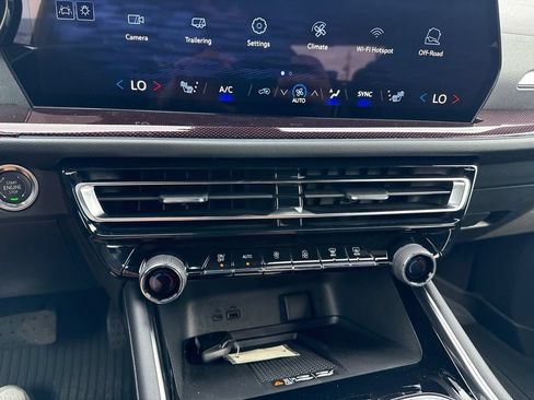 New 2026 Chevrolet Traverse Z71 w/ Driver Confidence Package AWD/4WD image 19