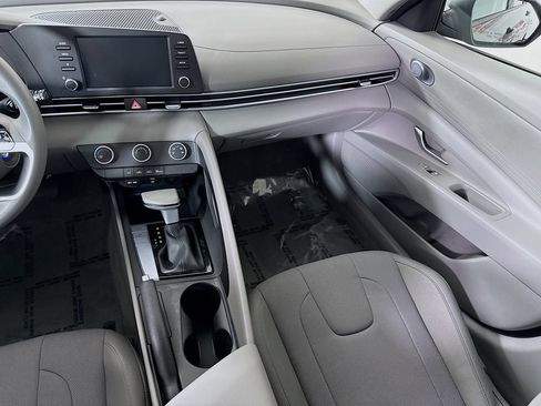 Certified 2025 Hyundai Elantra SE FWD image 25