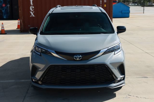 Used 2023 Toyota Sienna XSE FWD image 22