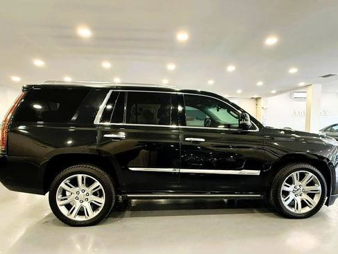 Used 2016 Cadillac Escalade Premium AWD/4WD image 3
