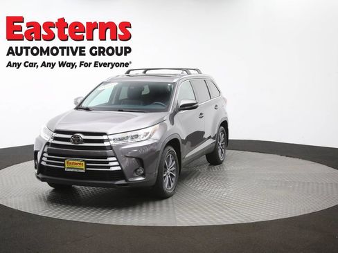 Used 2019 Toyota Highlander XLE AWD/4WD image 58