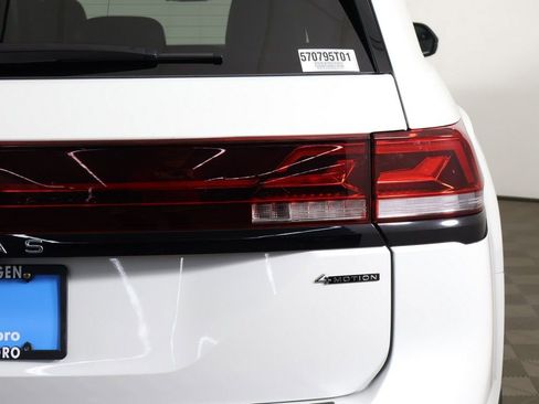 Used 2024 Volkswagen Atlas Peak Edition SEL AWD/4WD image 19