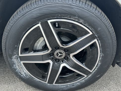 Used 2025 Mercedes-Benz GLC 300 4MATIC image 15