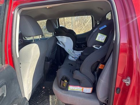 Used 2016 Toyota Tacoma SR w/ Towing Package image 9