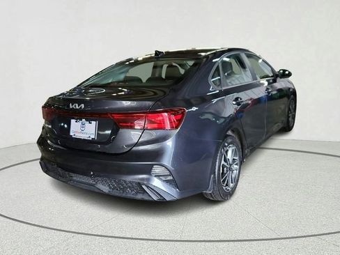 Used 2022 Kia Forte LXS image 2
