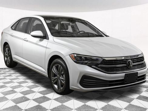 Used 2024 Volkswagen Jetta SE w/ Panoramic Sunroof Package FWD image 11