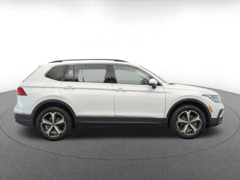 Used 2026 Volkswagen Tiguan SE AWD/4WD image 9