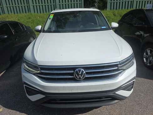 Used 2023 Volkswagen Tiguan SE AWD/4WD image 2
