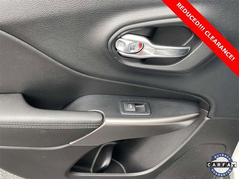 Used 2019 Jeep Cherokee Limited image 13