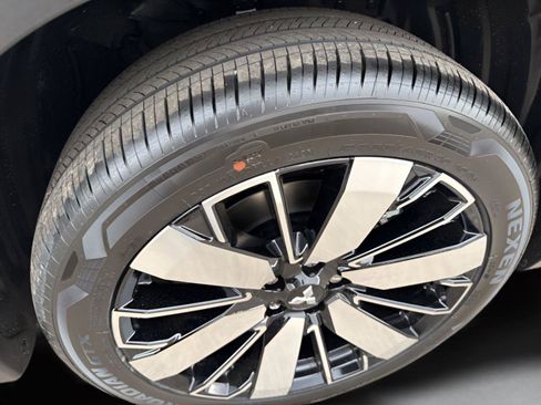 Used 2025 Mitsubishi Outlander SE AWD/4WD image 14