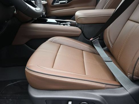 New 2026 Chevrolet Suburban High Country AWD/4WD image 13