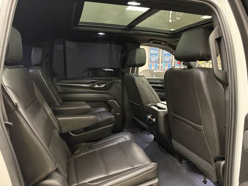 Used 2021 GMC Yukon XL Denali w/ Denali Premium Package image 27