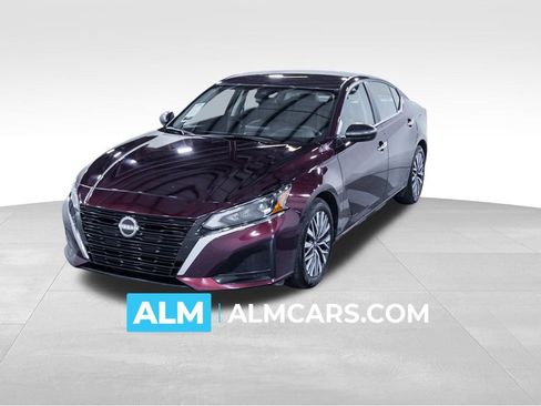 Used 2025 Nissan Altima 2.5 SV image 1