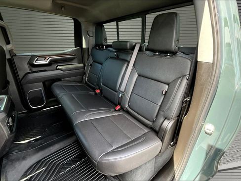 Used 2025 Chevrolet Silverado 1500 LT Trail Boss w/ Convenience Package II AWD/4WD image 15