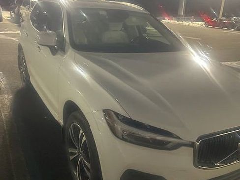 Used 2020 Volvo XC60 T6 Momentum image 7