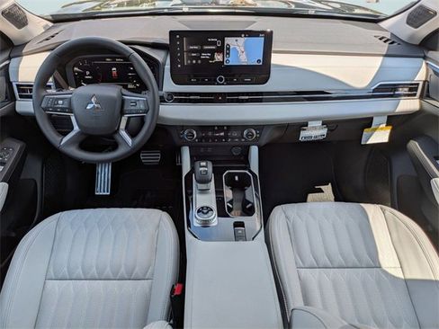 New 2025 Mitsubishi Outlander Platinum Edition image 14