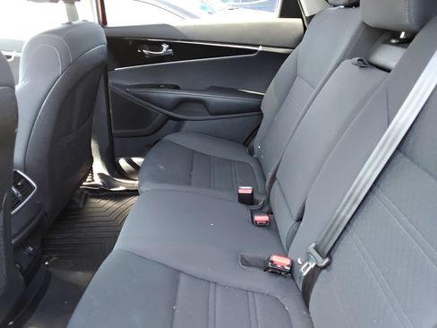 Used 2020 Kia Sorento LX FWD image 10