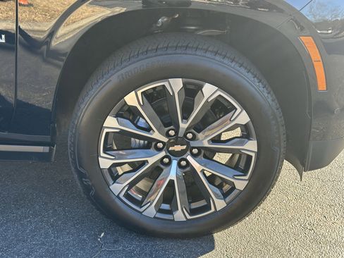 New 2026 Chevrolet Suburban High Country image 15