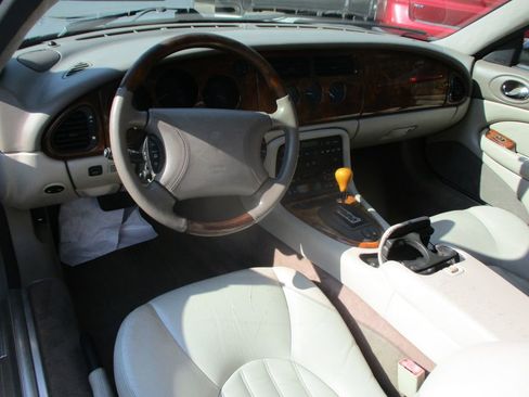 Used 1998 Jaguar XK8 Convertible image 12