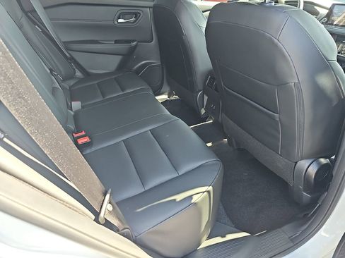 Used 2025 Nissan Rogue SV w/ SV Premium Package FWD image 15