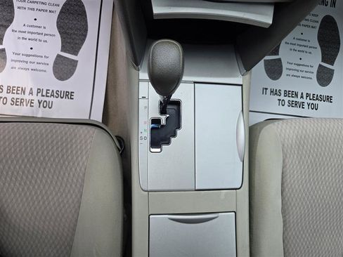 Used 2010 Toyota Camry LE image 37