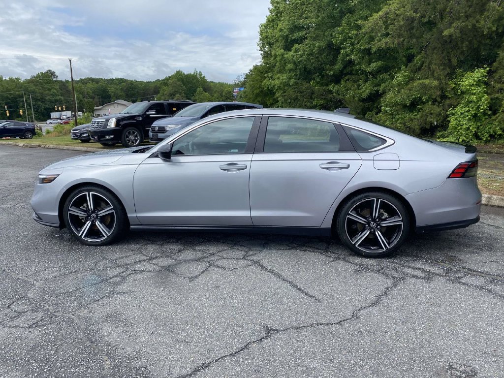 Used 2024 Honda Accord Sport image 2