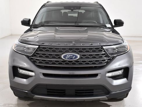Used 2022 Ford Explorer XLT w/ Equipment Group 202A image 3