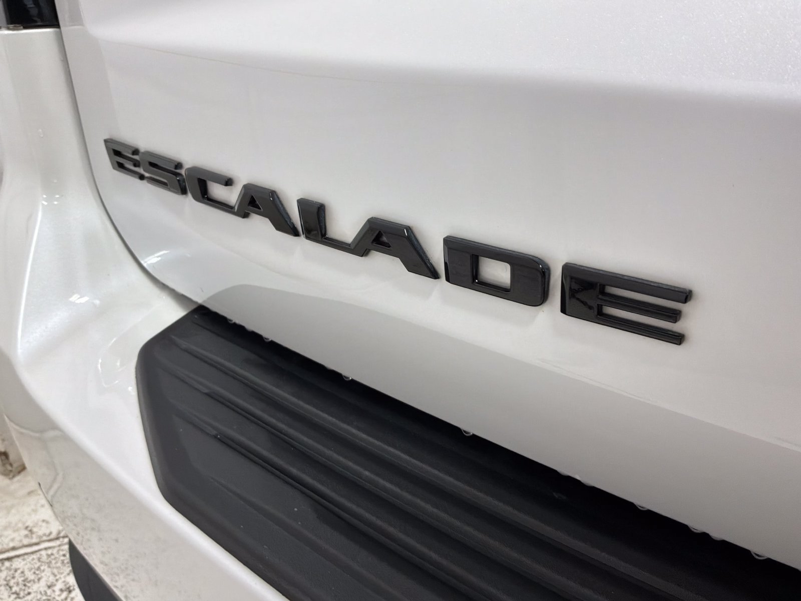 Used 2023 Cadillac Escalade Sport w/ LPO, ONYX Package AWD/4WD image 11