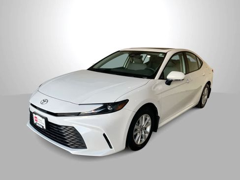 Used 2025 Toyota Camry LE w/ Convenience Package FWD image 1