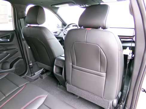 New 2026 Chevrolet Trax RS w/ Sunroof Package FWD image 15