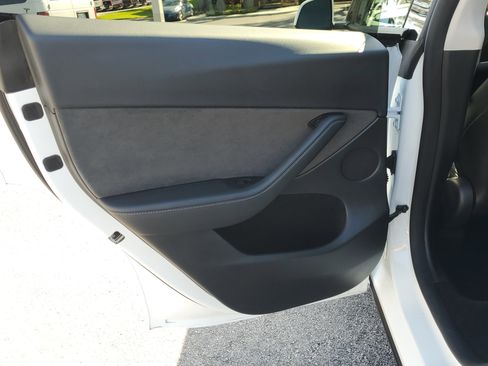 Used 2024 Tesla Model Y Long Range image 11