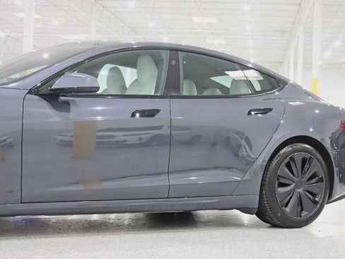 Used 2022 Tesla Model S image 3