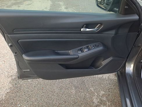 Used 2024 Nissan Altima 2.5 SV image 11