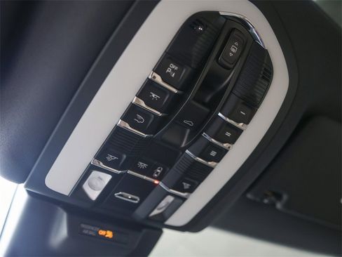 Certified 2024 Porsche Macan S image 29