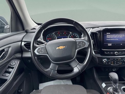 Used 2021 Chevrolet Traverse LT image 10