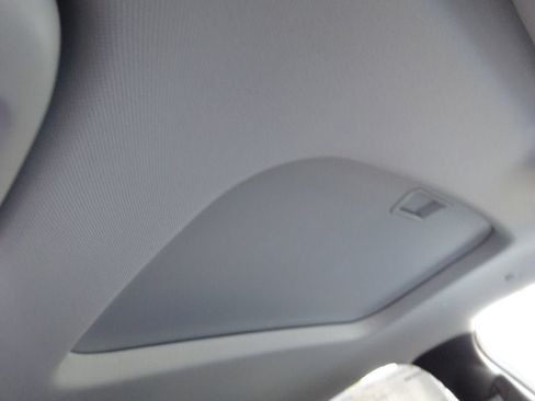 New 2026 Chevrolet Trax LT w/ Sunroof Package FWD image 18