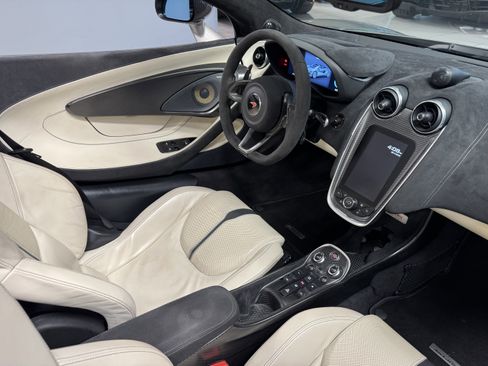 Used 2018 McLaren 570S Spider image 19