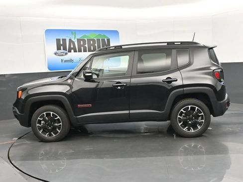 Used 2023 Jeep Renegade Trailhawk AWD/4WD image 2