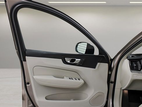 New 2025 Volvo XC60 B5 Plus w/ Protection Package Premier image 12