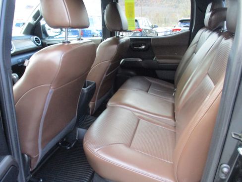 Used 2020 Toyota Tacoma Limited image 13