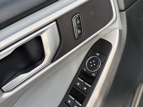 Certified 2022 Ford Explorer XLT w/ Equipment Group 202A image 15