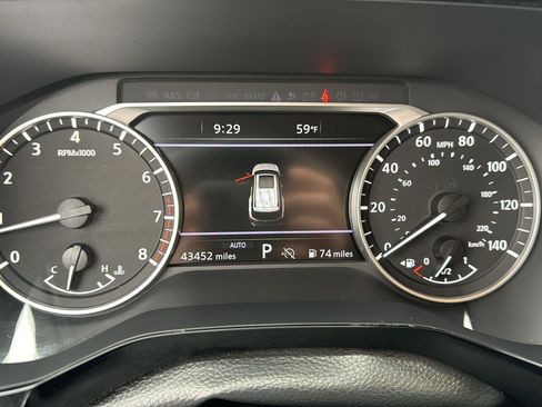 Used 2024 Nissan Pathfinder SL AWD/4WD image 14
