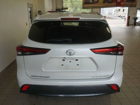Used 2023 Toyota Highlander Limited AWD/4WD image 16