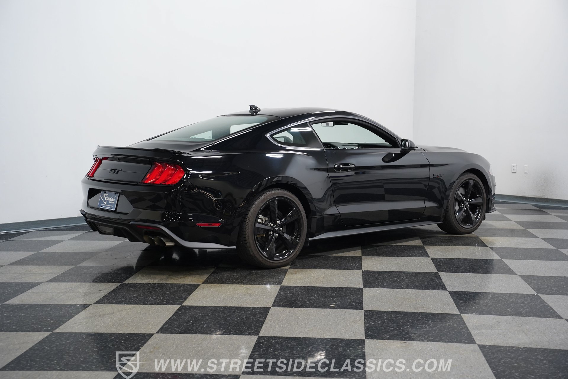 Used 2021 Ford Mustang GT w/ Black Accent Package RWD image 13