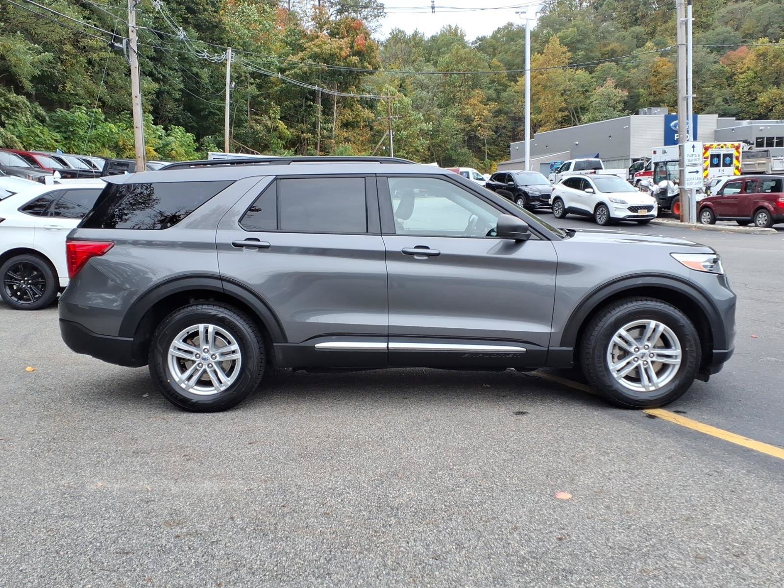 Certified 2022 Ford Explorer XLT w/ Equipment Group 202A AWD/4WD image 9