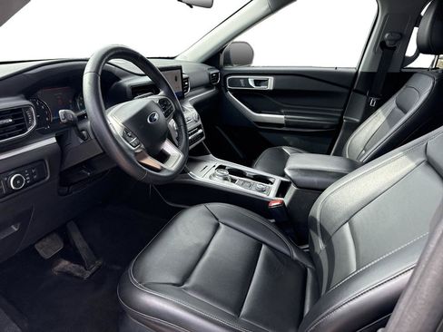 Used 2024 Ford Explorer XLT w/ Equipment Group 202A AWD/4WD image 9